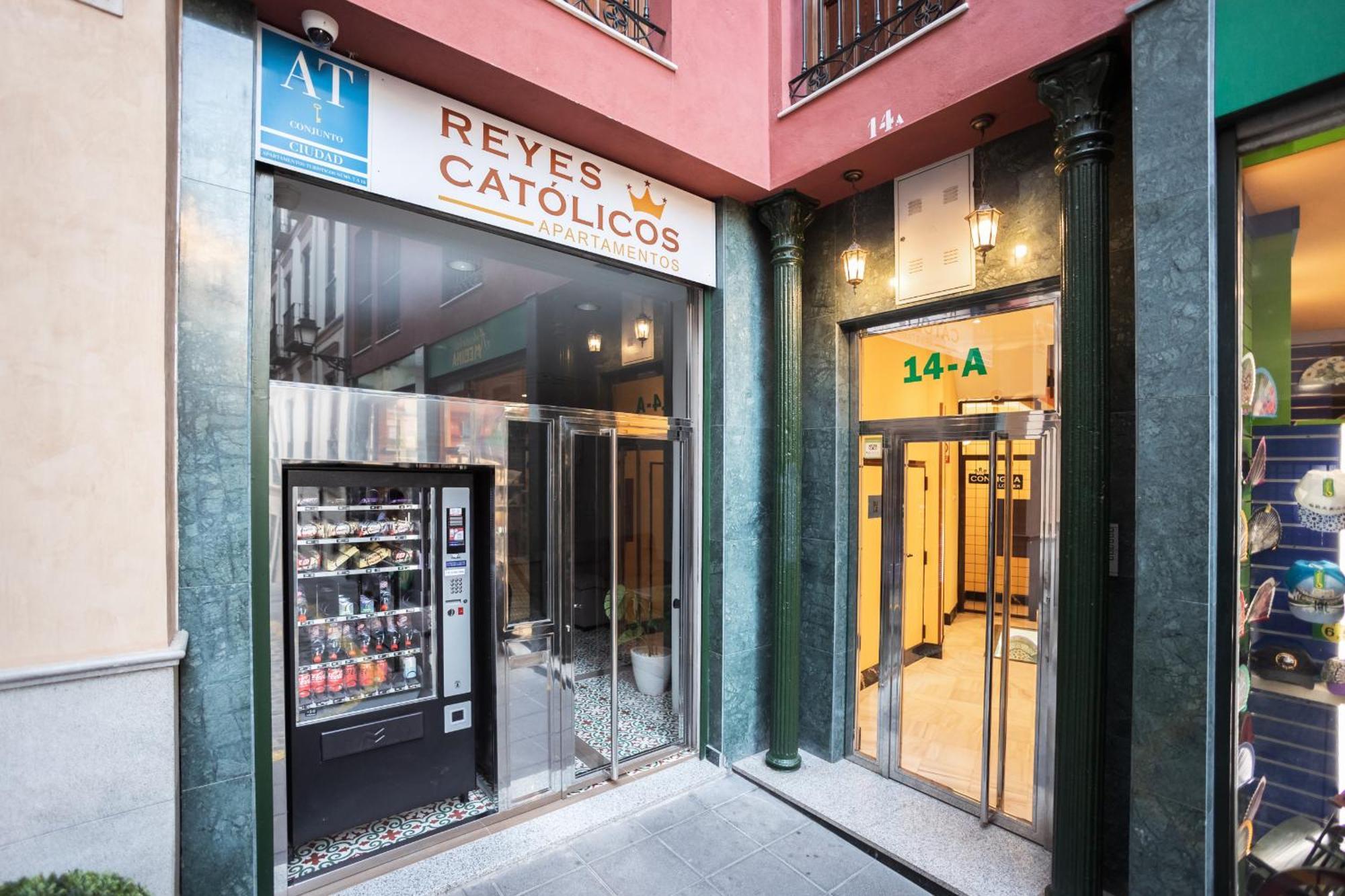Apartamentos Reyes Catolicos غرناطة المظهر الخارجي الصورة